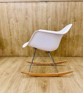 Silla mecedora blanca Ikea