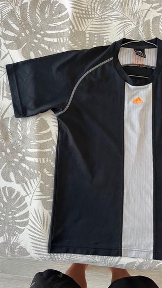 Camiseta Adidas deportiva negra-blanca
