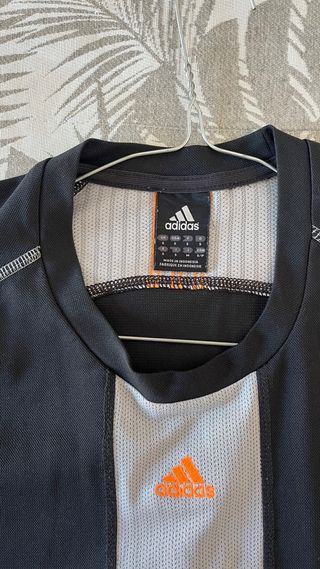 Camiseta Adidas deportiva negra-blanca