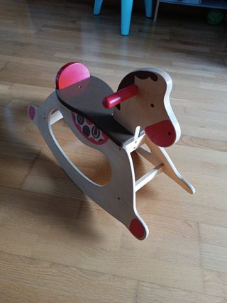 Caballo balancín madera infantil