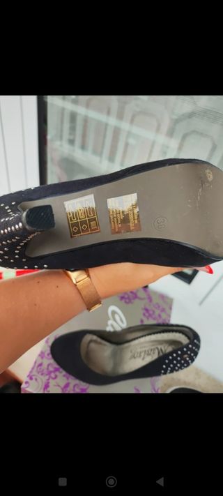 Tacones negros Mustang