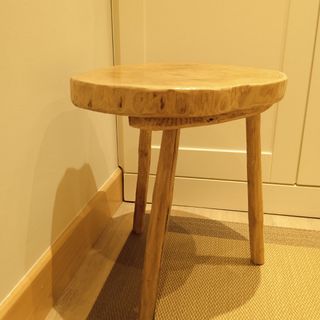 Mesitas rústicas de madera. Precio indicado p/unid
