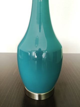Elegante lámpara de mesa azul turquesa
