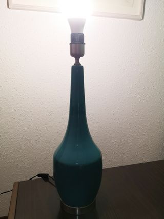 Elegante lámpara de mesa azul turquesa