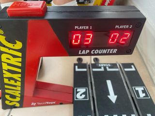 Scalextric: circuito, mandos y contador sin coche