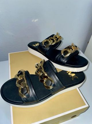 Sandalias MICHAEL KORS negras y doradas