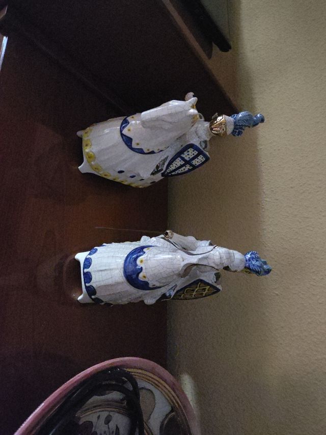 Caballeros medievales cerámica Manises.