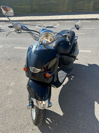 Aprilia Scarabeo negra