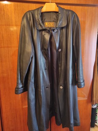 Abrigo cuero negro talla 46
