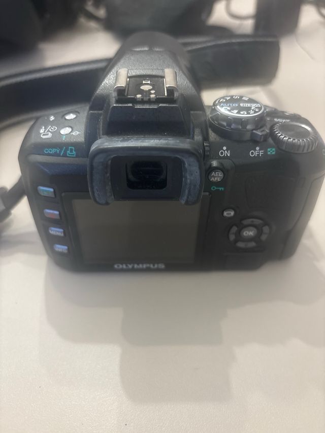 Cámara Olympus E-410 negra