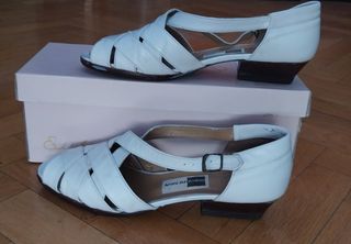 Sandalias blancas
