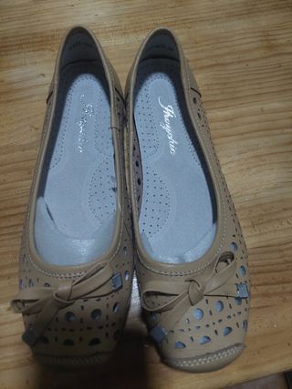 Bailarinas Jhayber de piel beige nº 37, 20€ todas.