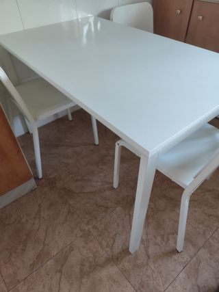 Mesa cocina blanca + 3 sillas