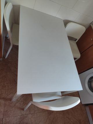 Mesa cocina blanca + 3 sillas