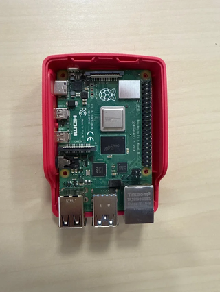 Raspberry Pi 4 Modelo B (4Gb) - Carcasa Roja