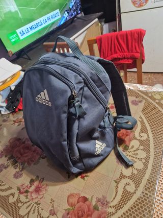 5 Mochilas Variadas - Adidas, Mathesers
