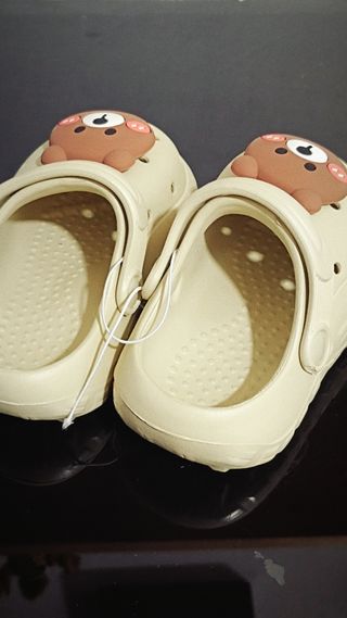 Crocs infantiles, talla 22/23, nuevo 
