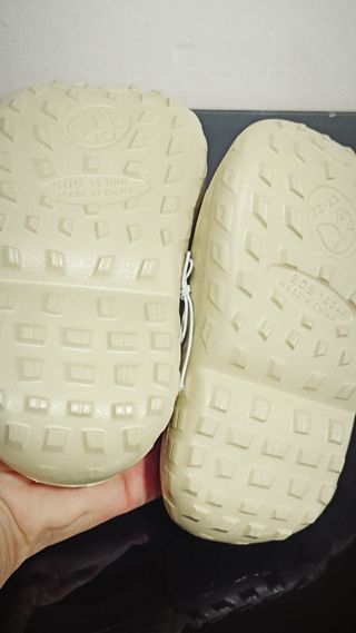 Crocs infantiles, talla 22/23, nuevo 