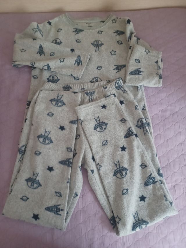 Pijama niño 10 años - espacial
135-143 centímetros