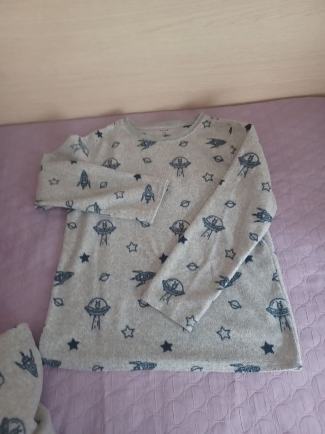 Pijama niño 10 años - espacial
135-143 centímetros