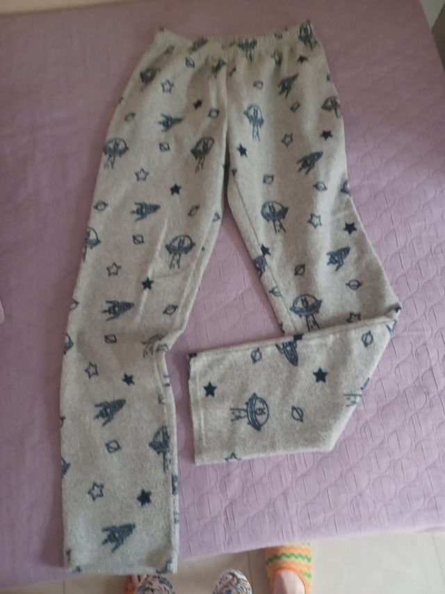 Pijama niño 10 años - espacial
135-143 centímetros