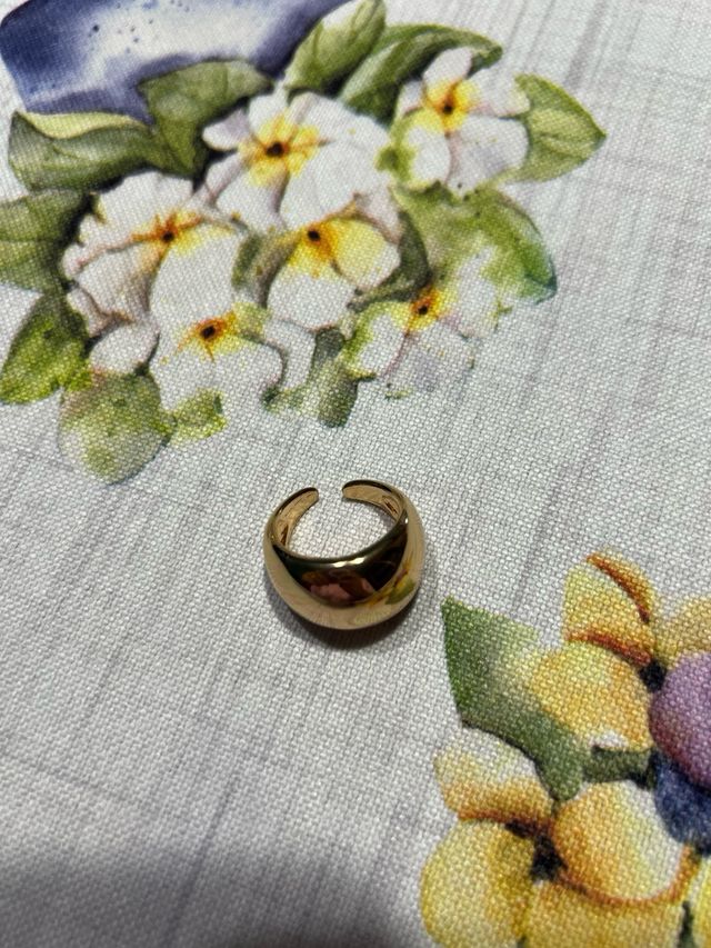 Anello dorato bombato
