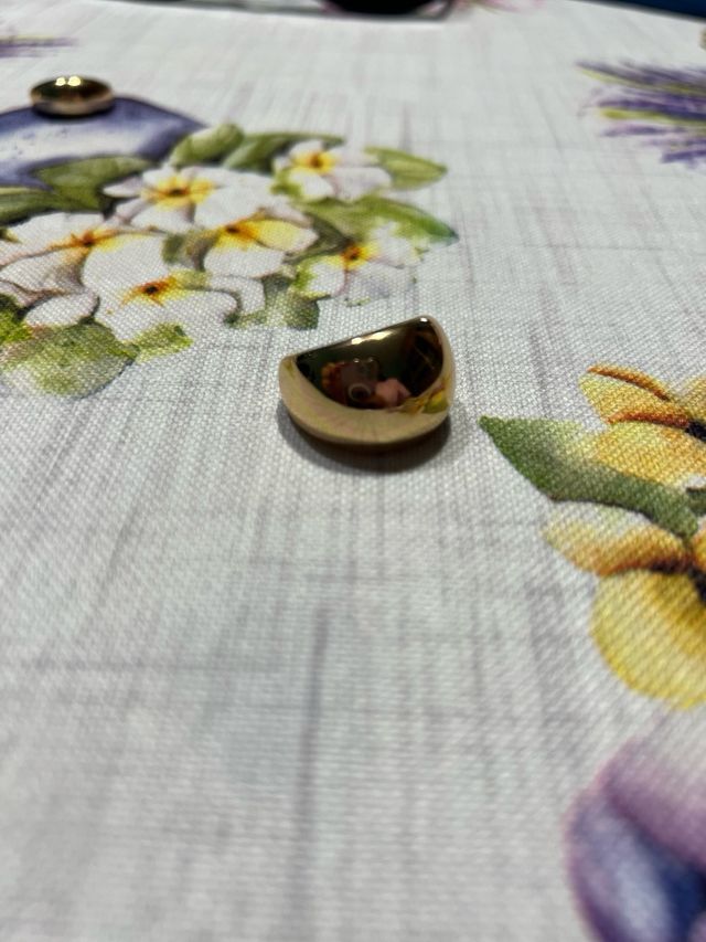 Anello dorato bombato