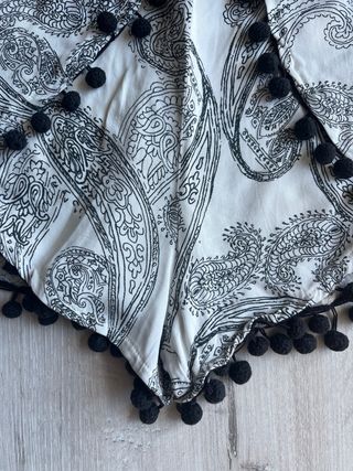 STRADIVARIUS+ZARA:Short encaje+ borlas TXS-S nuevo
