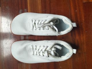 Zapatillas blancas minimalistas talla 43