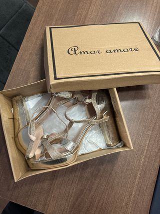 Zapatos dorados Amor amore