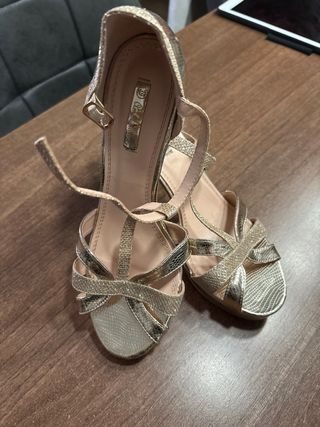 Zapatos dorados Amor amore