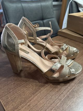Zapatos dorados Amor amore