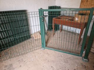 Valla metálica verde - 40m x 1m con cancela
