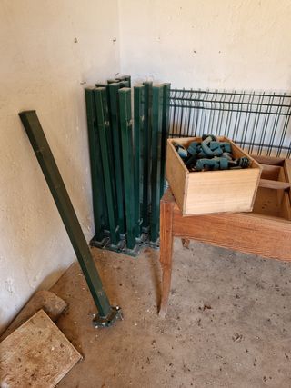 Valla metálica verde - 40m x 1m con cancela