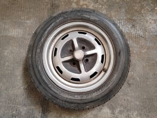 Llanta con neumático Simca 1200