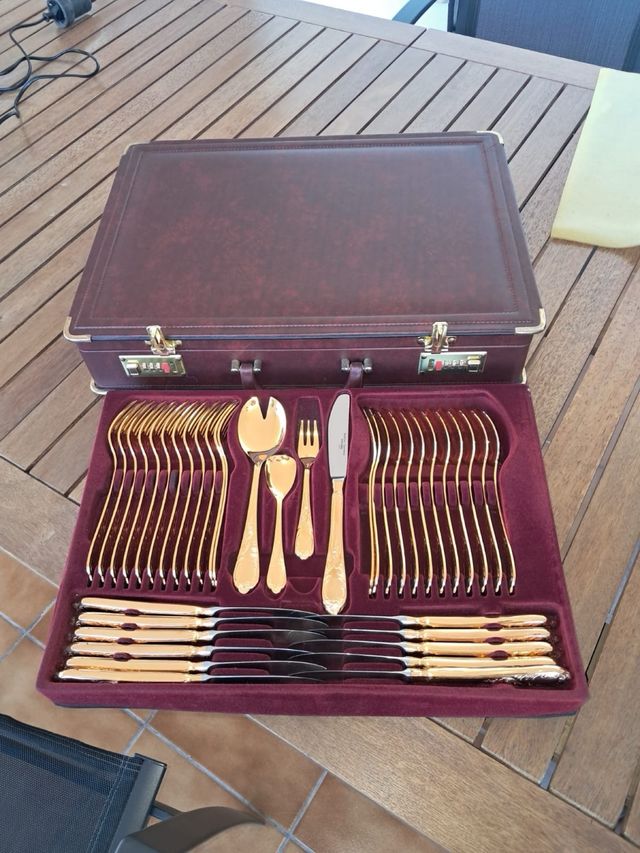 Cubertería de oro 72 piezas