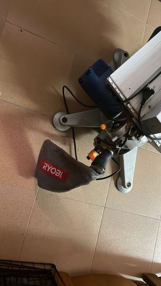 Sierra ingletadora Ryobi