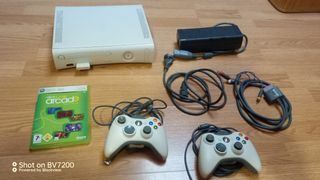 Xbox 360 blanca + 2 mandos