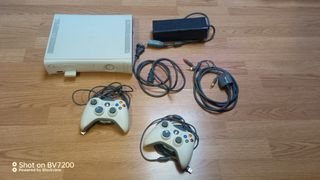 Xbox 360 blanca + 2 mandos