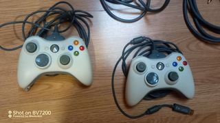Xbox 360 blanca + 2 mandos