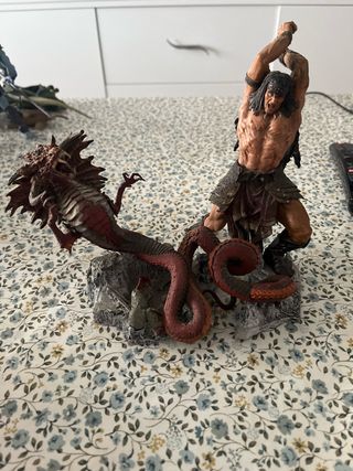 Figura Conan vs Dragón
