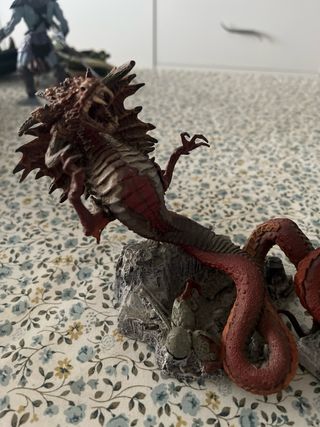 Figura Conan vs Dragón