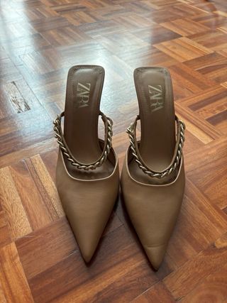 Zapatos Zara tacón beige-dorado