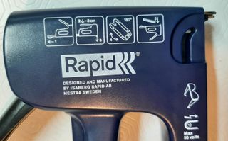 Grapadora multiusos con grapas y clavos