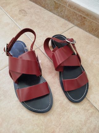 Sandalias Pull&Bear cuero rojas 36