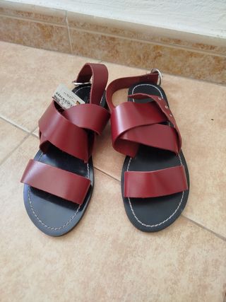 Sandalias Pull&Bear cuero rojas 36