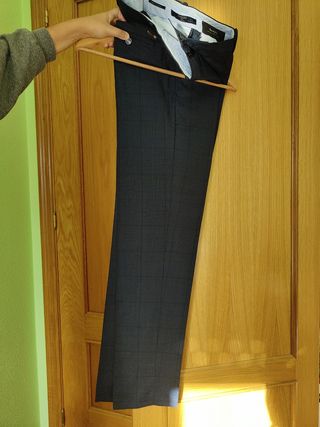 Traje de hombre Mango. Azul marino