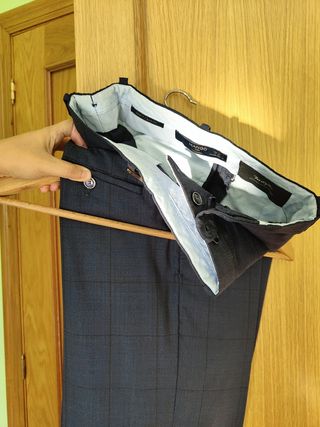 Traje de hombre Mango. Azul marino