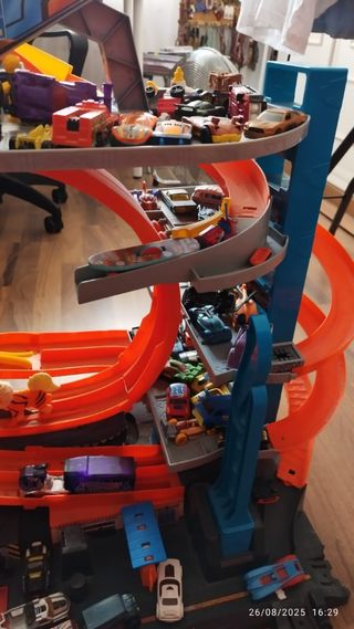 Hot Wheels Mega Garage