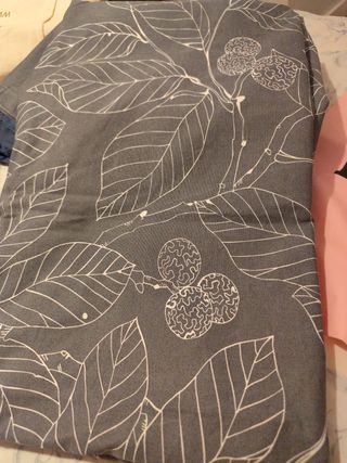 Tela gris con estampado hojas